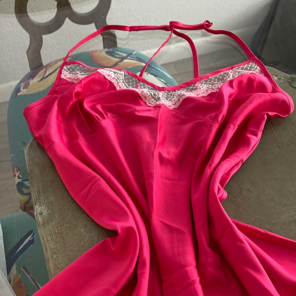 V back. Lingerie never used. No tags. XL. Soft fabric.